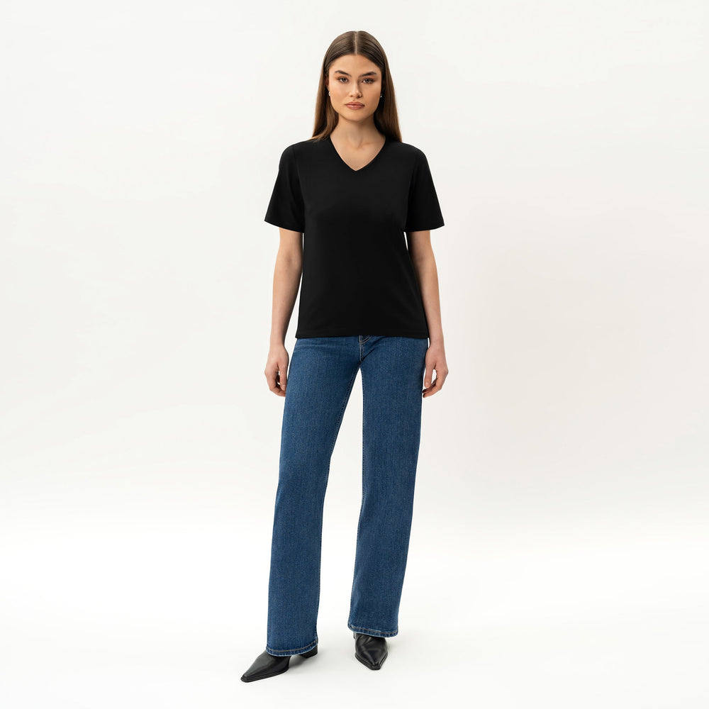 Fitted V-neck Pima T-shirt